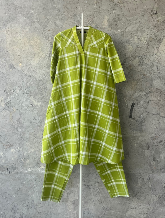 Green cotton umbrella-cut kurta with V-neckline and thread detailing by Indian designer Sonal Kabra