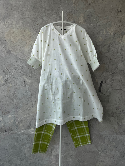 White cotton kaftan kurta with green butti, wide sleeves, and thread detailing – Sonal Kabra Indian designer summer wear.