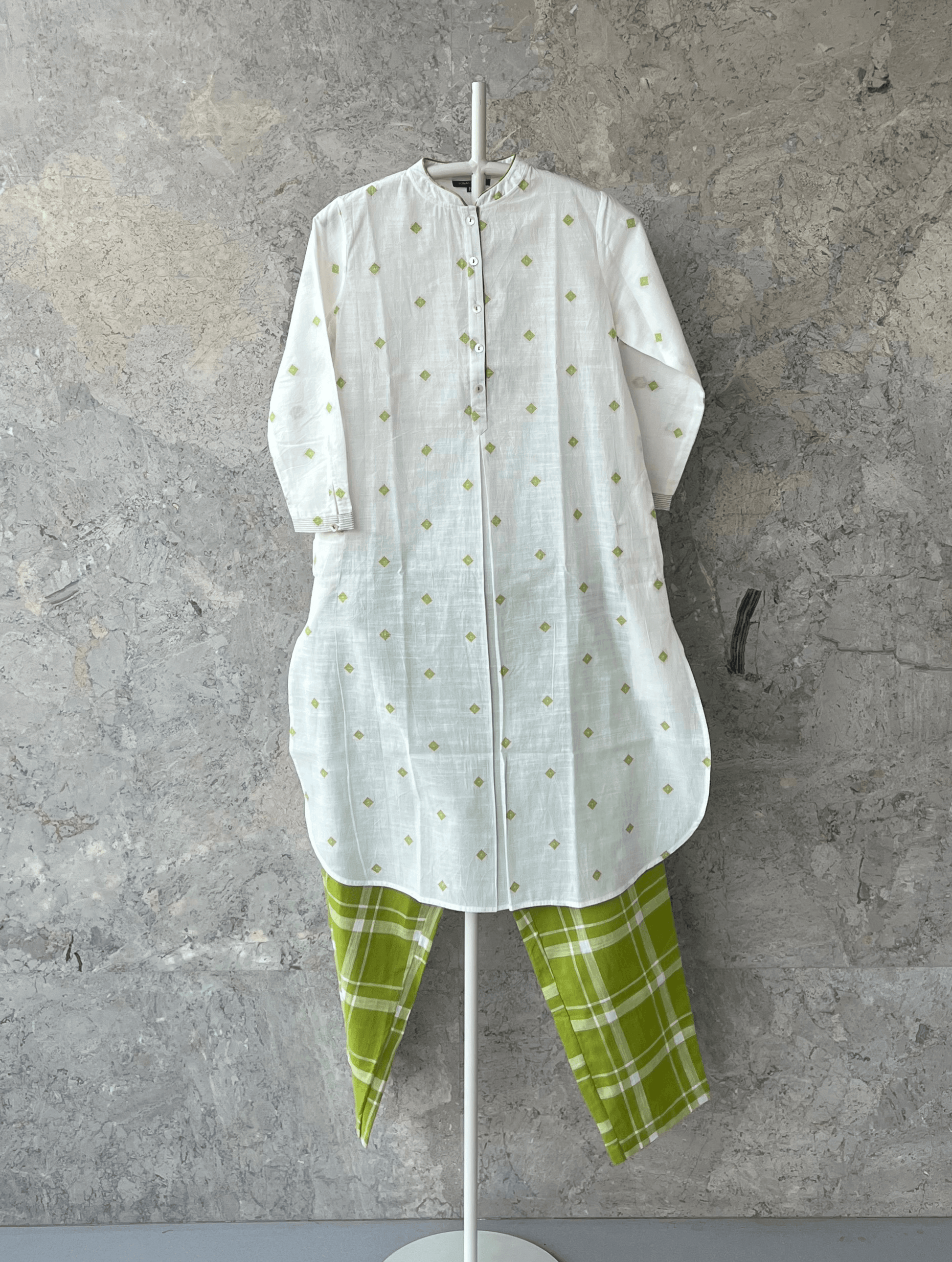 White cotton kurta with green butti, front placket and side pockets by Indian designer Sonal Kabra – lightweight summer wear from Sunlit Stories.