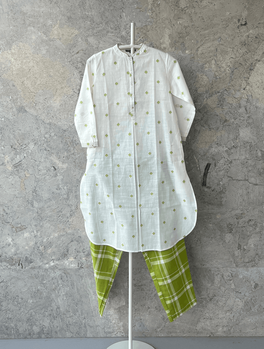 White cotton kurta with green butti, front placket and side pockets by Indian designer Sonal Kabra – lightweight summer wear from Sunlit Stories.