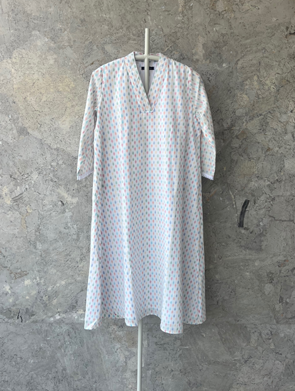 White cotton kurta with multicolor butti and lace sleeve hem by Indian designer Sonal Kabra, breathable summer wear from the Sunlit Stories collection.